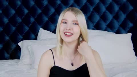 Snapshot of lililinn chatting on December 4, 4:32 am LiliLinn online show from December 4, 4:32 am