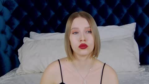 Snapshot of lililinn chatting on February 22, 6:17 am LiliLinn online show from February 22, 6:17 am