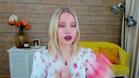 Snapshot of lililinn chatting on December 7, 3:52 pm LiliLinn online show from December 7, 3:52 pm