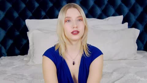 Snapshot of lililinn chatting on December 10, 6:22 am LiliLinn online show from December 10, 6:22 am
