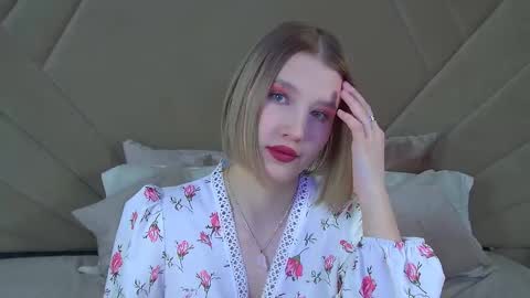 Snapshot of lililinn chatting on February 17, 5:58 am LiliLinn online show from February 17, 5:58 am