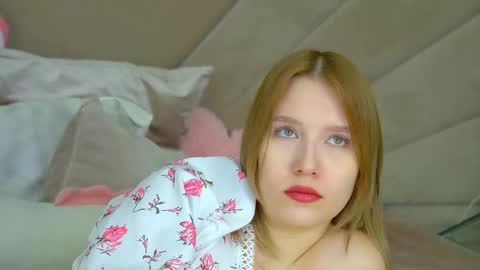 Snapshot of lililinn chatting on September 17, 5:05 am LiliLinn online show from September 17, 5:05 am