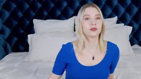 Snapshot of lililinn chatting on December 9, 5:07 am LiliLinn online show from December 9, 5:07 am