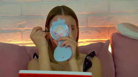 LiliLinn online show from November 13, 5:39 am