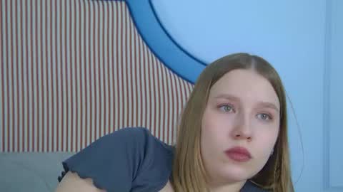LiliLinn online show from August 3, 9:04 am