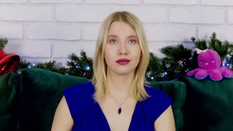 Snapshot of lililinn chatting on December 18, 7:15 am LiliLinn online show from December 18, 7:15 am