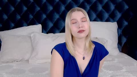 Snapshot of lililinn chatting on January 14, 4:47 am LiliLinn online show from January 14, 4:47 am