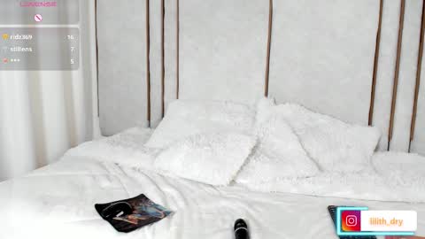 Snapshot of lilith_dry chatting on September 27, 6:48 pm lilith_dry online show from September 27, 6:48 pm