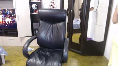 Snapshot of lilith_small21 chatting on December 10, 7:22 pm lilith small21 online show from December 10, 7:22 pm