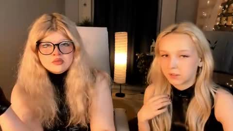 LilithNelson online show from June 13, 10:02 am