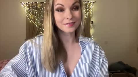 lilithnewdawn online show from March 3, 7:20 pm