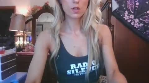 Snapshot of lilithohfish chatting on September 16, 5:21 pm Lilithohfish online show from September 16, 5:21 pm