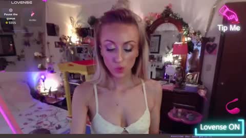 Snapshot of lilithohfish chatting on October 7, 1:37 pm Lilithohfish online show from October 7, 1:37 pm