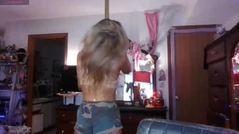 Lilithohfish online show from April 4, 3:00 pm