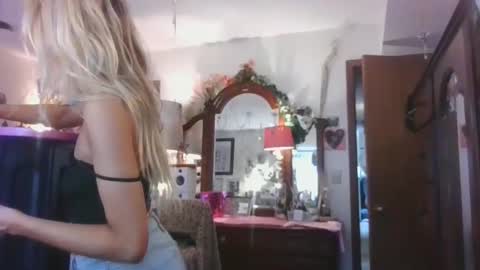 Snapshot of lilithohfish chatting on September 21, 8:18 pm Lilithohfish online show from September 21, 8:18 pm