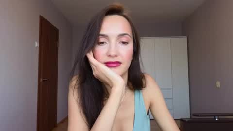 Snapshot of lillian_clark7 chatting on October 2, 8:08 am Lillian online show from October 2, 8:08 am