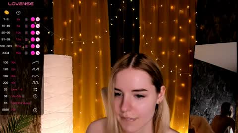 Lillian online show from March 29, 9:19 am