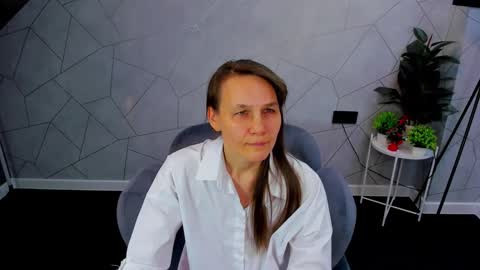 Snapshot of lillian_white1 chatting on December 19, 7:18 am lillian_white1 online show from December 19, 7:18 am