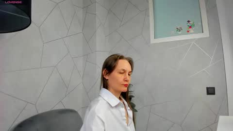 Snapshot of lillian_white1 chatting on March 11, 7:24 am lillian_white1 online show from March 11, 7:24 am
