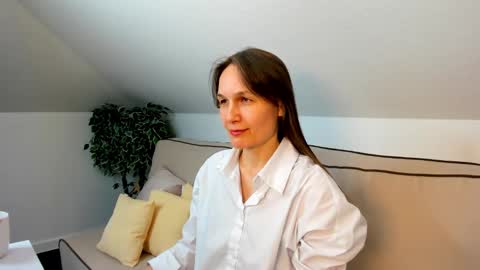 Snapshot of lillian_white1 chatting on February 27, 9:00 am lillian_white1 online show from February 27, 9:00 am