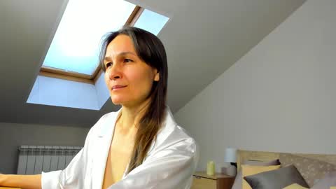 Snapshot of lillian_white1 chatting on January 31, 8:11 am lillian_white1 online show from January 31, 8:11 am