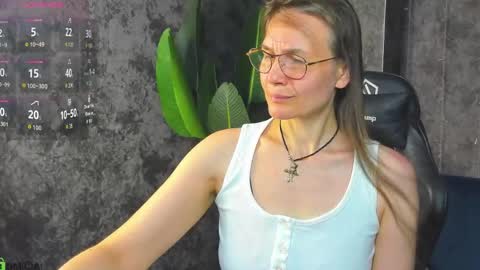lillian_white1 online show from June 6, 1:01 am