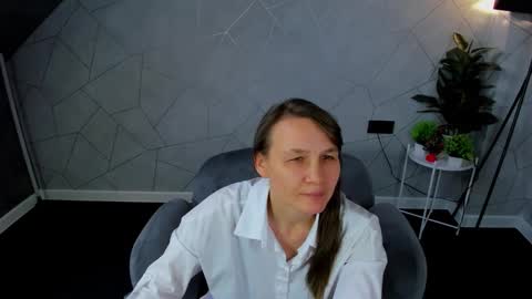 Snapshot of lillian_white1 chatting on December 13, 8:32 am lillian_white1 online show from December 13, 8:32 am