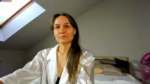 Snapshot of lillian_white1 chatting on January 29, 7:15 am lillian_white1 online show from January 29, 7:15 am
