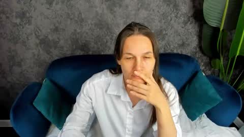 Snapshot of lillian_white1 chatting on February 23, 7:28 am lillian_white1 online show from February 23, 7:28 am