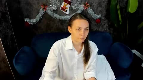 Snapshot of lillian_white1 chatting on December 31, 12:32 am lillian_white1 online show from December 31, 12:32 am