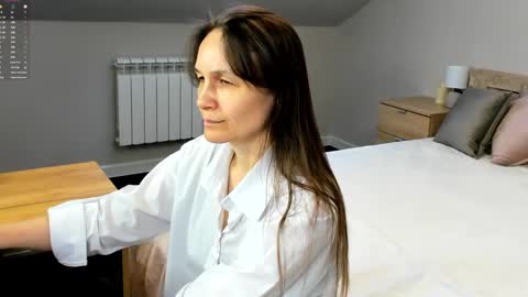 Snapshot of lillian_white1 chatting on February 20, 7:01 am lillian_white1 online show from February 20, 7:01 am
