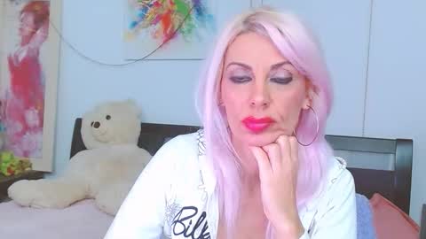 Lara online show from November 30, 9:19 pm