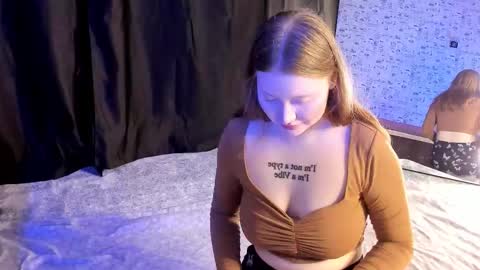 lillie_berry online show from October 2, 5:12 am