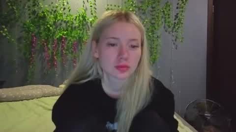 lillie_berry online show from July 25, 4:52 am