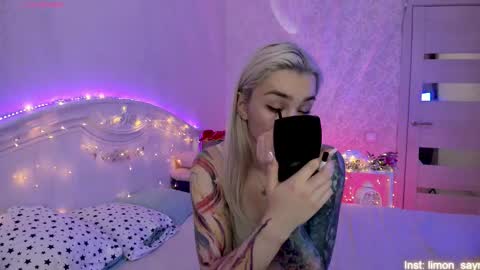 LilliMoore online show from September 9, 11:59 pm