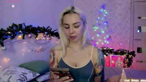 LilliMoore online show from December 5, 1:38 am