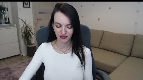 lilliyves online show from July 24, 5:11 pm