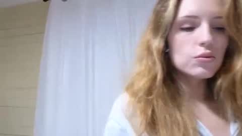 lilly_adams88 online show from April 6, 2:44 am