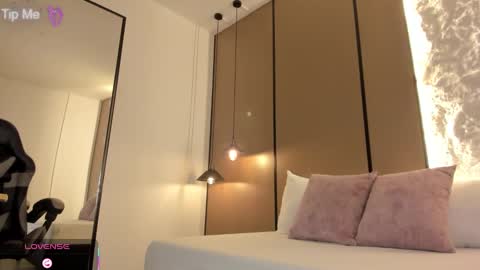 L I L L Y online show from November 13, 12:37 pm