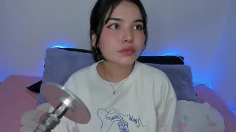 Snapshot of lilly_kinky chatting on February 10, 3:13 am Lilly online show from February 10, 3:13 am