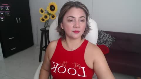 Snapshot of lilly_milf chatting on February 23, 11:47 am Lilly online show from February 23, 11:47 am