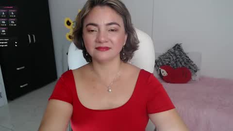 Snapshot of lilly_milf chatting on February 19, 1:39 pm Lilly online show from February 19, 1:39 pm