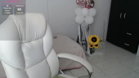 Snapshot of lilly_milf chatting on January 30, 10:41 pm Lilly online show from January 30, 10:41 pm