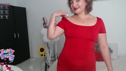 Snapshot of lilly_milf chatting on January 19, 1:44 pm Lilly online show from January 19, 1:44 pm