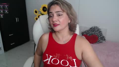Snapshot of lilly_milf chatting on February 14, 11:42 am Lilly online show from February 14, 11:42 am