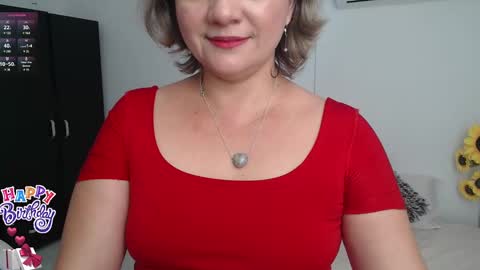 Snapshot of lilly_milf chatting on January 11, 1:43 pm Lilly online show from January 11, 1:43 pm