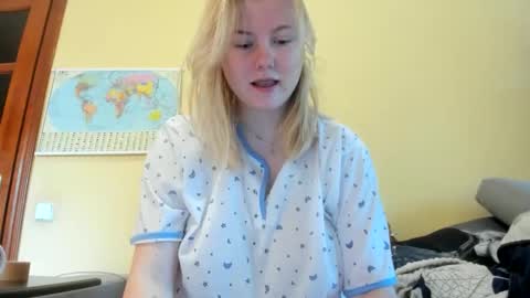 Snapshot of lillydepp chatting on October 21, 12:20 pm Lilly Depp online show from October 21, 12:20 pm
