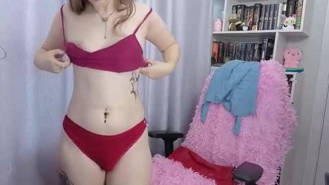 Snapshot of lillyfan_x chatting on October 12, 4:59 am LillyFan X online show from October 12, 4:59 am