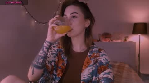 Snapshot of lillyfarey chatting on October 10, 5:18 pm LillyFarey online show from October 10, 5:18 pm