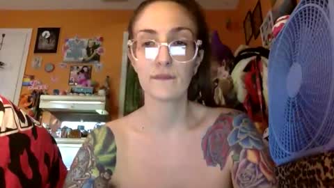 Snapshot of lillylushabae chatting on October 14, 9:28 pm hi guys im back on here 3 online show from October 14, 9:28 pm